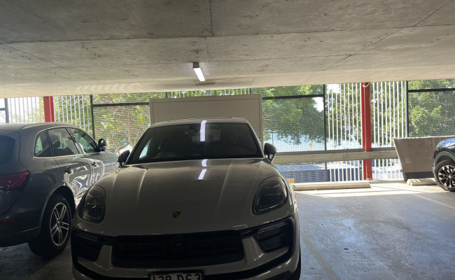 Great car space near Gaswork, Teneriffe ferry, city glider and bus stop