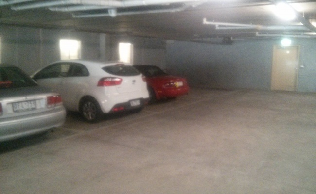 Safe parking space next to CBD, Fitzroy