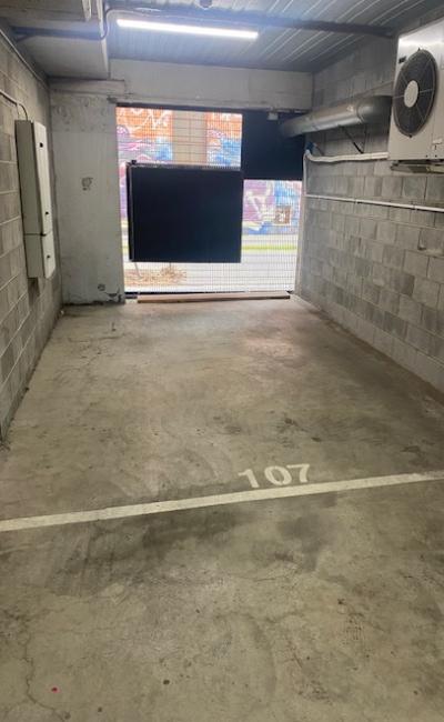 Undercover with Easy access to Brunswick St and Johnston St Fitzroy