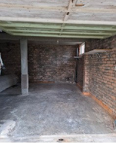Garage and tandem parking in central Surfers, two parks.