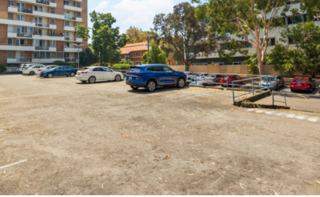 Great parking space close to CBD, short walk for free bus to CBD - paid bus at gate