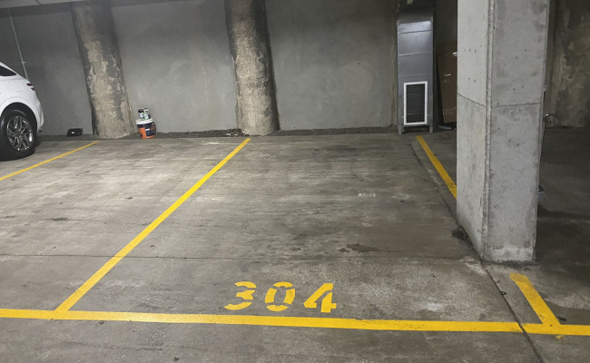 Rhodes- Secure Basement Parking close to Train Station