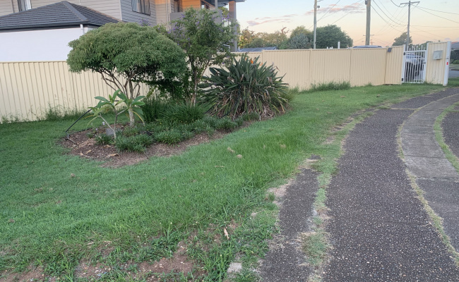 Large outside / carpool parking near Altandi train / bus stations