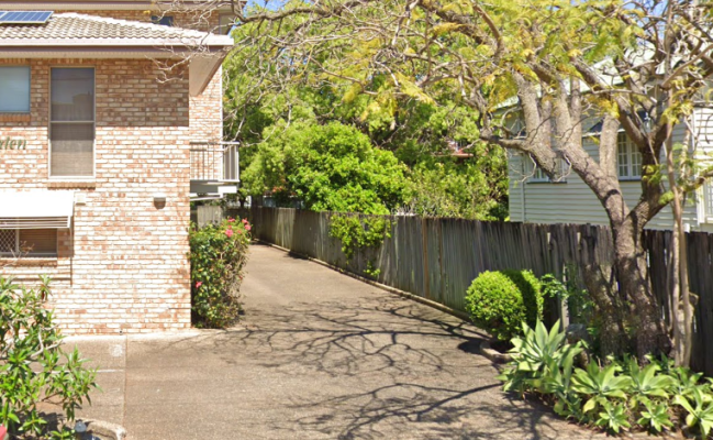 Secure Driveway Parking 5 Min Walk to Indooroopilly Station & Shops
