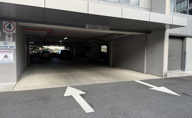 Convenient undercover spaces in Robina