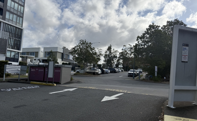Convenient undercover spaces in Robina