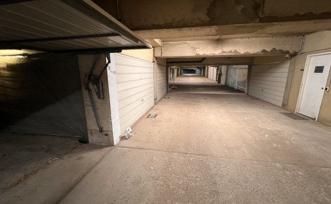Secure Double Garage - Lockable, Fob Gate, CCTV, 30s to Military Road Bus Stops