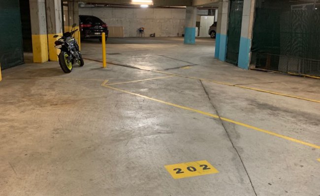 Parking lot in garage at Pyrmont