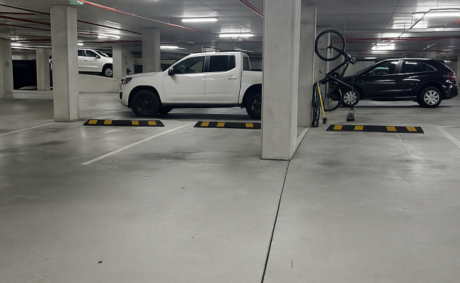 Underground Parking at East Brisbane (Wellington Road) - 8 mins to The Gabba