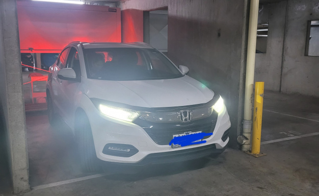 Secure parking in Southbank (near CBD, South Melbourne/Tram Stop #17 Grant St,St Kilda Rd)