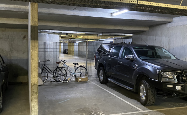 Southbank  - Indoor Parking Close to Shire of Remembrance
