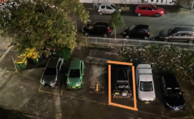 Great parking space near Broadway shopping center and Fish Market