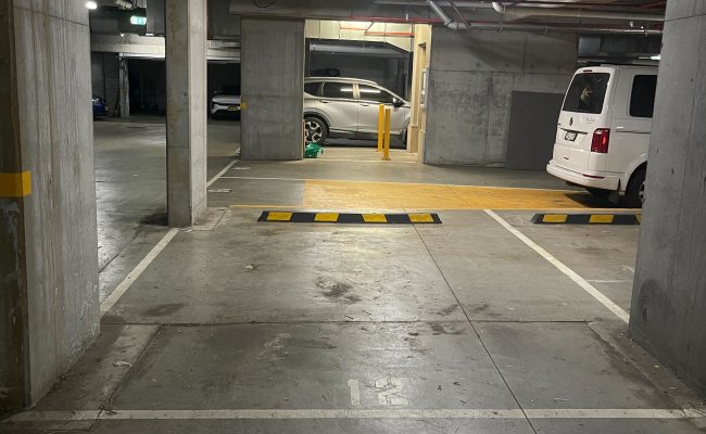 Great indoor locked parking lot in Randwick