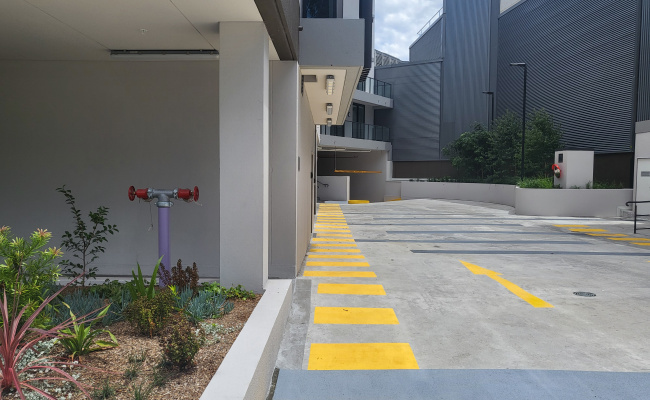 5Minuite walk to Rouse hill Metro and town centre