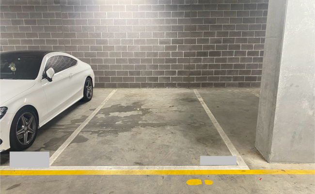 Box Hill Central, Whitehorse Tower/The Chen parking lot
