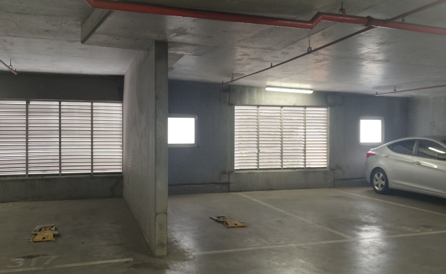 Spacious Indoor Parking in Whiteman St near the CBD