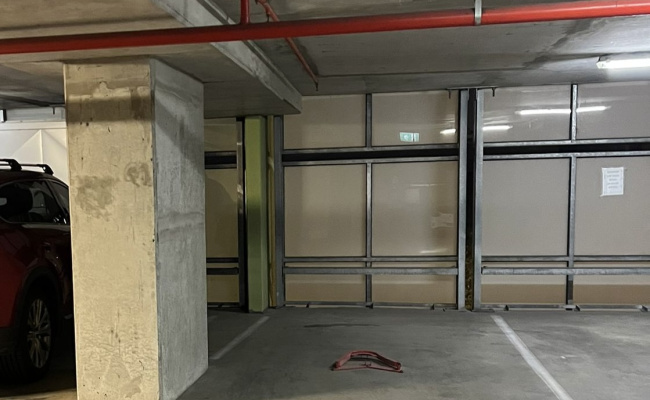 Convenient car park to CBD, Marvel Stadium