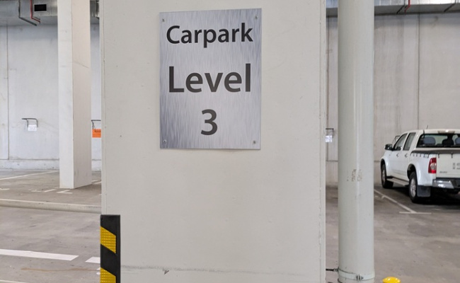 Secure Undercover Space - 1 Min to Valley Metro Station