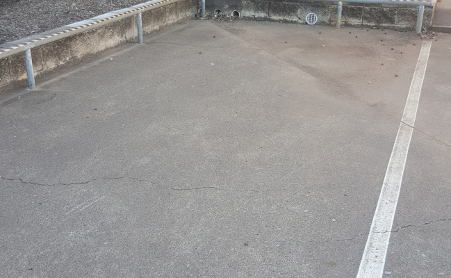 Easy 1 minute walk to TRAIN station and to Tennis Ctr