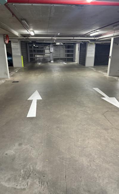Single garage available to rent in Double Bay.
