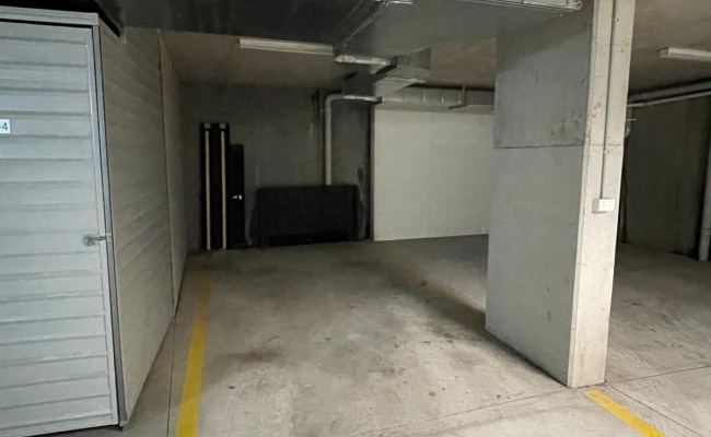 Great car parking space next to KX station