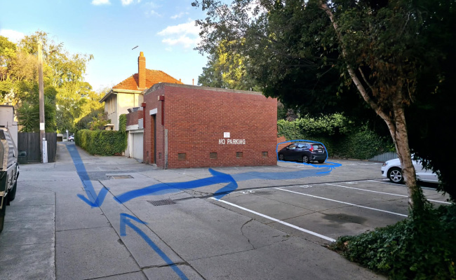 Toorak - Large Bay - 550m to Hawksburn Station