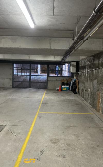 Less than 2 min walk to Crows Nest Metro