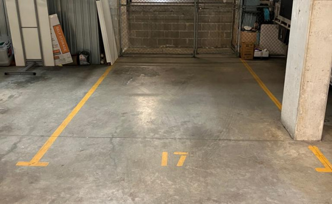Parking space and storage cage on the footsteps of Crows Nest
