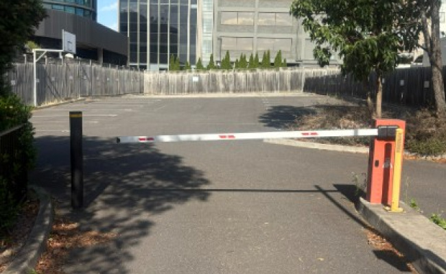 Great Outdoor Parking near Camberwell Junction - Available MONDAY - THURSDAY ONLY
