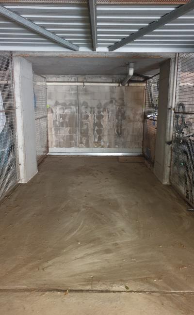 Great & Safe Garage/Storage Space in Newtown