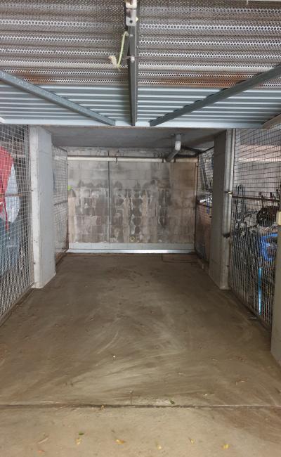 Great & Safe Garage/Storage Space in Newtown