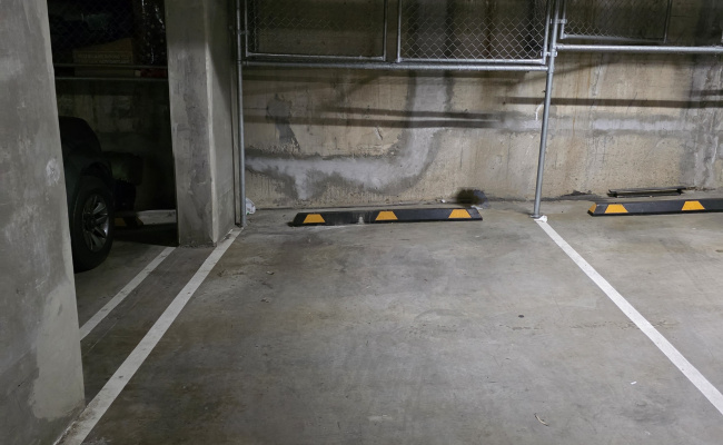 Secure Undercover Parking near Chapel St- walk to trains or trams