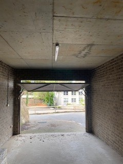 Large clean & dry lock-up garage with forecourt.  Close to bus and metro transport to City.