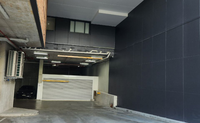 Large Indoor lot 2 min walk from Hurstville station