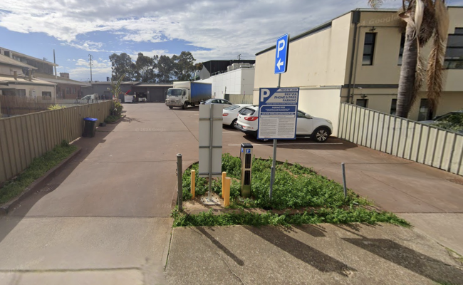 Unreserved Parking on Woodville Rd