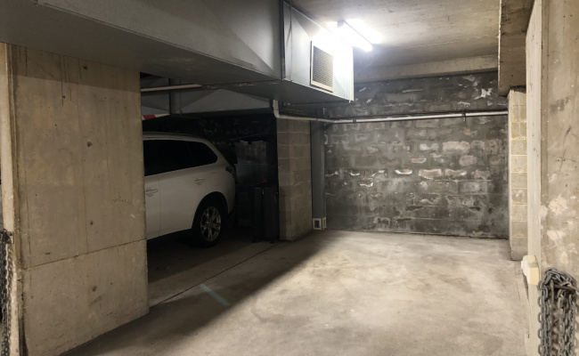 Yeo St - convenient underground carspace