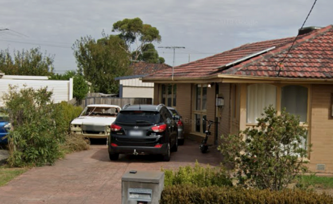 Garage, drive away are available