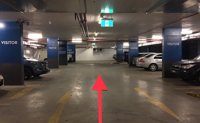 Mascot - Secure Parking with Extra Facilities Use near Train Station
