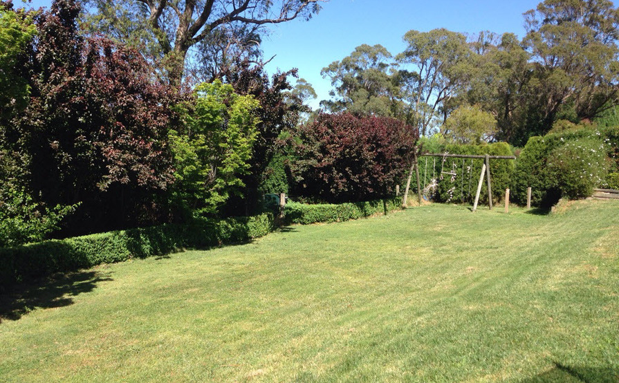 Front + back yard in quiet residential Bowral laneway