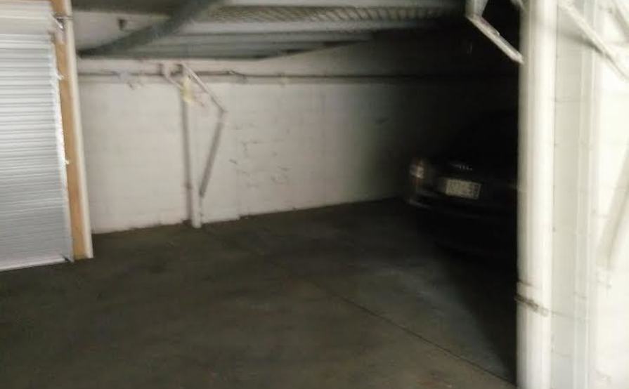 Burleigh Heads-Double Lock Up Garage for Parking