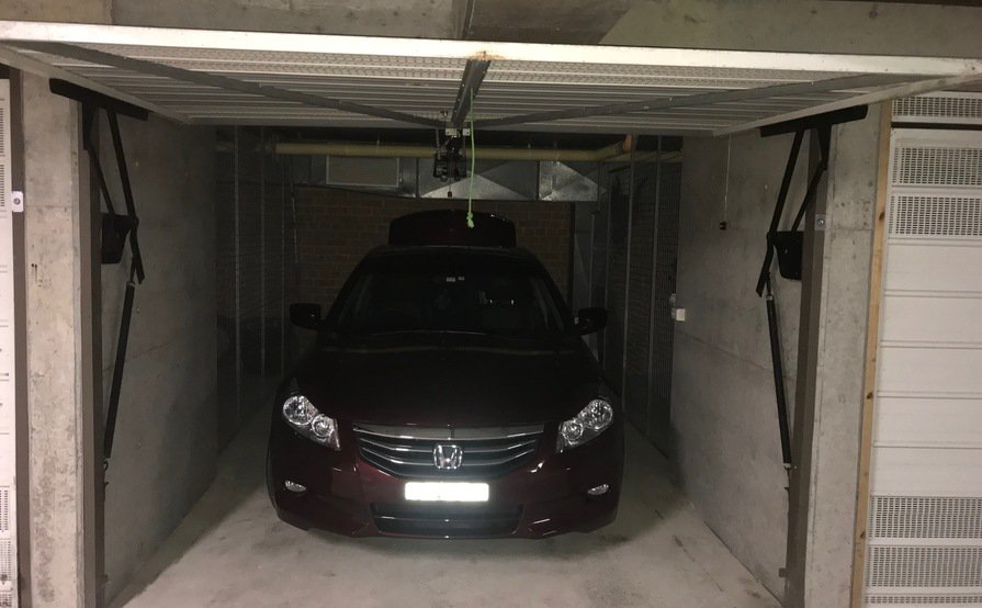 Oslow- Single Secured Garage For Parking And Storage