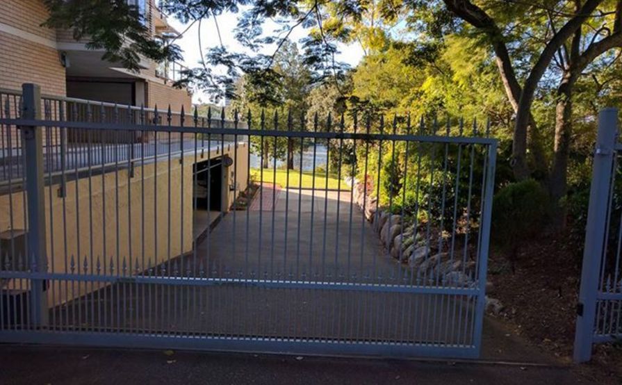 2 Lockable garages for rent , on UQ's doorstep 