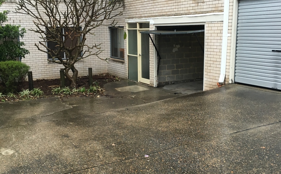 Single lock up garage in Freshwater for storage or parking