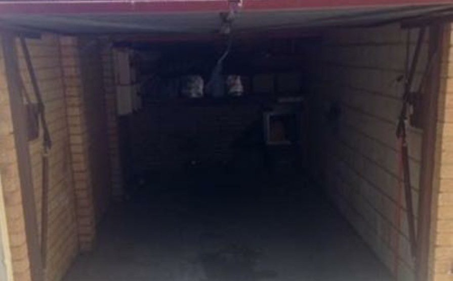 Dee Why- Garrage space with storage for rent