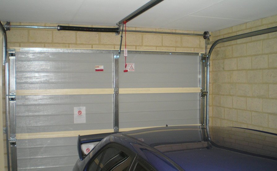 Single Garage in Thornlie Perth Close to Airport