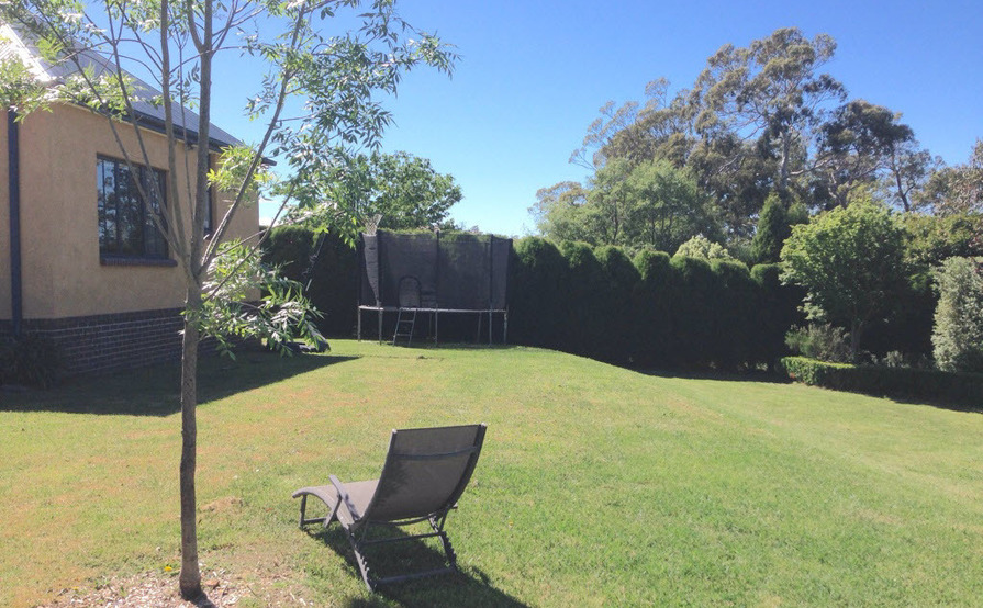 Front + back yard in quiet residential Bowral laneway