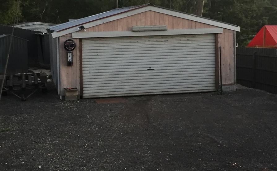 Mt Evelyn - Huge garage ready to be rented!