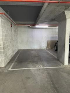 Great parking spot a 2 minute walk from chapel street! Long term bookings available.