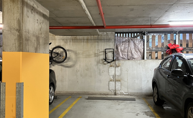 Docklands - Secure Basement Parking close to Woolworths