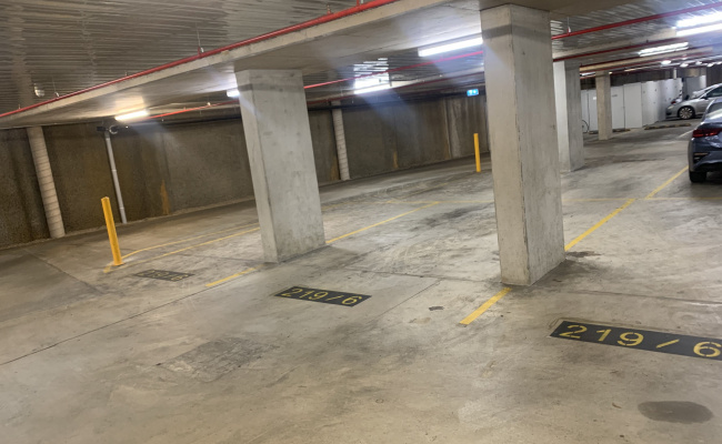 Secured parking in Dickson (6 Cape Street)